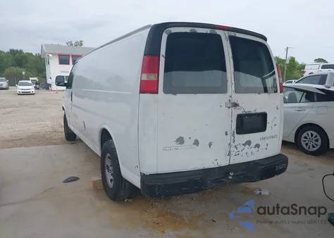 2011 Chevrolet Express 2500 Work Van z USA, uszkodzony, nr VIN 1GCWGGCA3B1127003